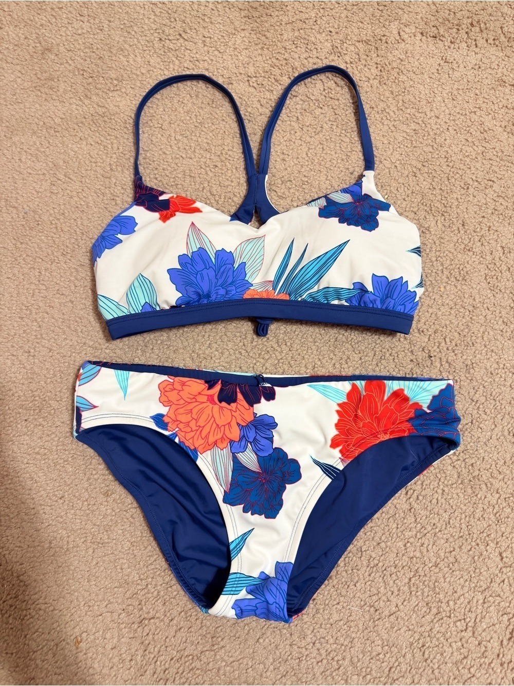 Avía Swim Bundle Top (L) Bottom (M) - Picture 2 of 7